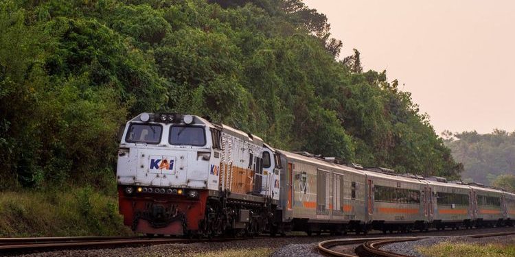 Jadwal Kereta Center Square Dan Harga Tiket Terbaru