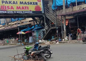 Pembeli Dan Penjual Mengeluh, Pasar Horas Semakin Tak Teratur.
