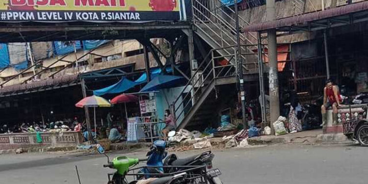 Pembeli Dan Penjual Mengeluh, Pasar Horas Semakin Tak Teratur.