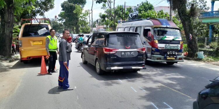 Tambalan Aspal Di Jalan Medan Pematangsiantar Bahayakan Pengendara