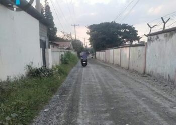 Jalan Sekitaran Rambung Merah  Kurang Perhatian Pemerintah Setempat.