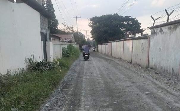 Jalan Sekitaran Rambung Merah  Kurang Perhatian Pemerintah Setempat.
