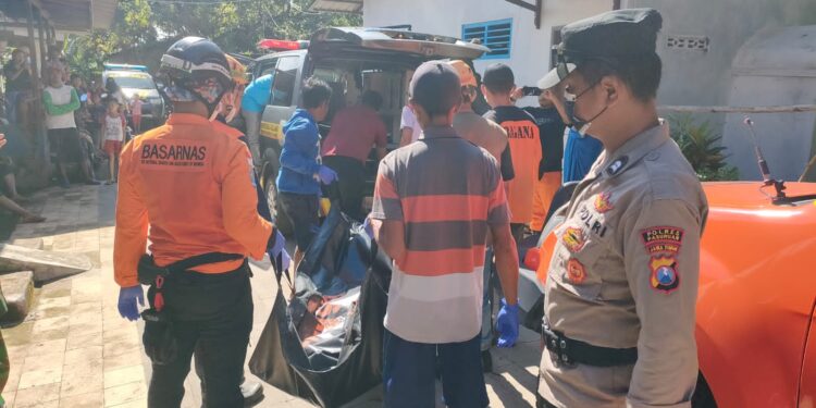 Dikabarkan Hilang Seorang Pria Tua Di Temukan Tewas Di Dalam Gorong-gorong.