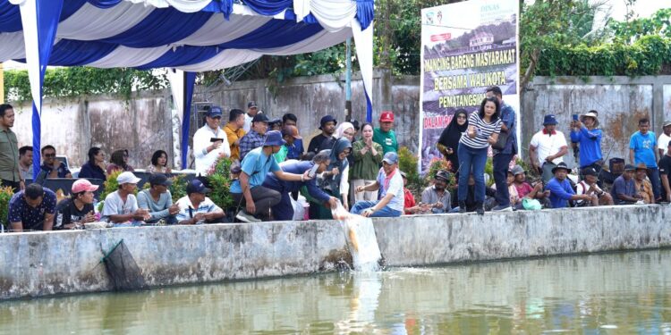 Walikota Pematangsiantar Melakukan Keseruan Di Balai Benih Ikan