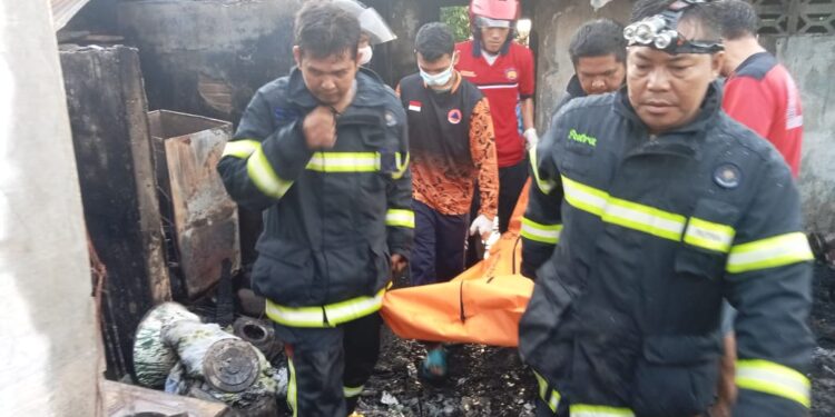 Rumah Habis Terbakar Di Jalan Madura Pematangsiantar.