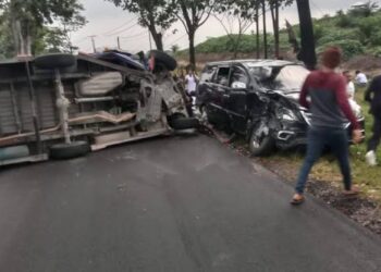Kecelakaan Terjadi Di Jalan Siantar Parapat Antar Angkot Sinar Murni dan Mobil Kijang Innova.
