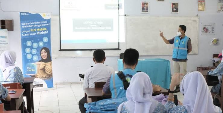 Lewat Aplikasi PLN Mobile Semua Sekarang Jadi Lebih Mudah.