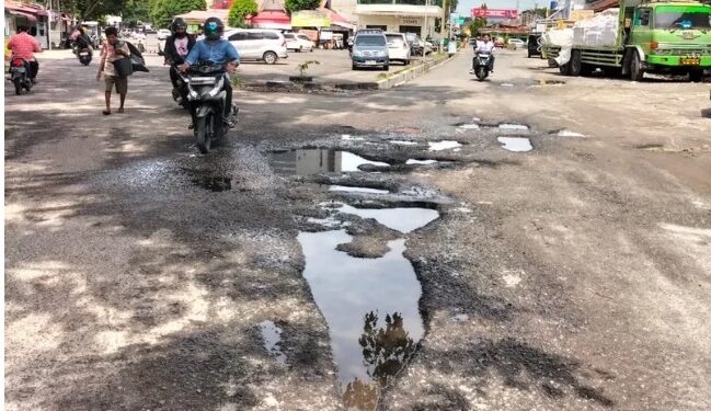 Jalan Aspal Banyak Yang Tak Layak  Di Pematangsiantar Juga Tidak Kunjung Dibenahi.